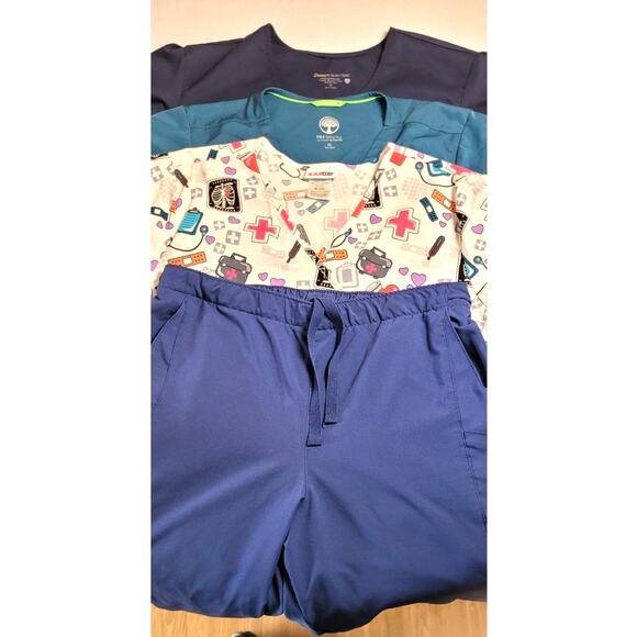 Womens Scrubs Lot 3 Tops 1 Pants Sz XL Healing Hands Scrubstar Wonderwink - Picture 1 of 13